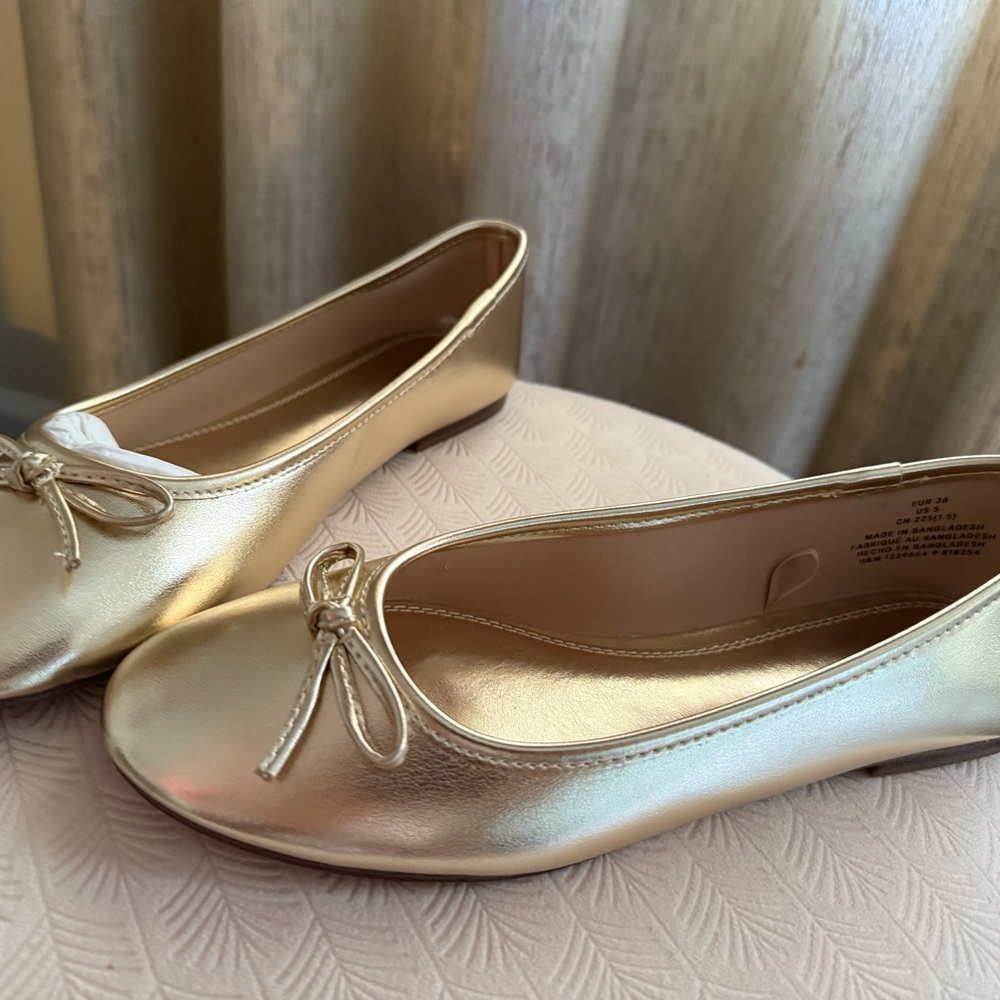H&M Gold Loafers Flats Timeless Design